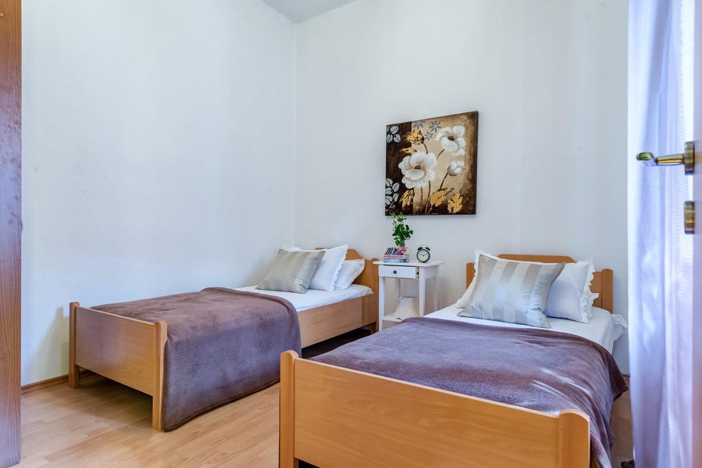 Apartments Bralic Vis Luaran gambar