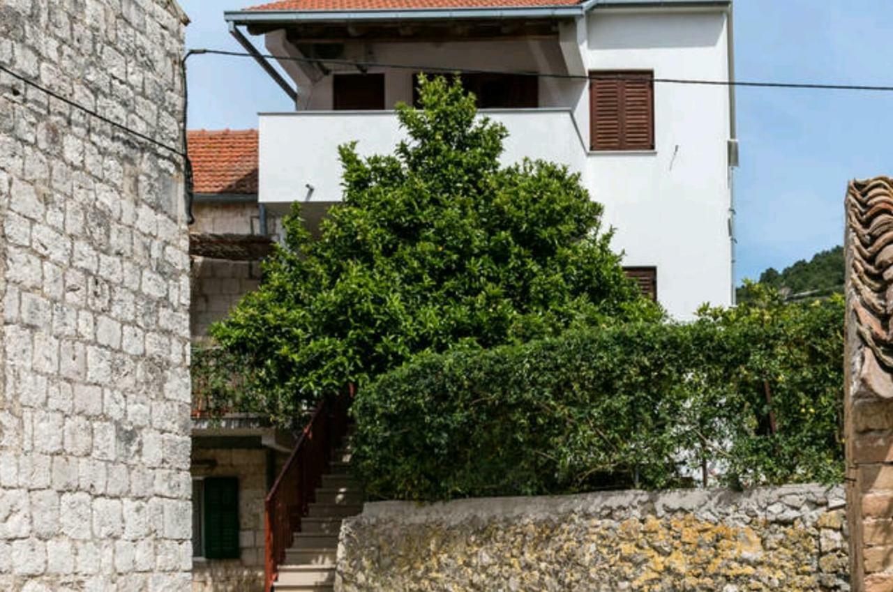 Apartments Bralic Vis Luaran gambar