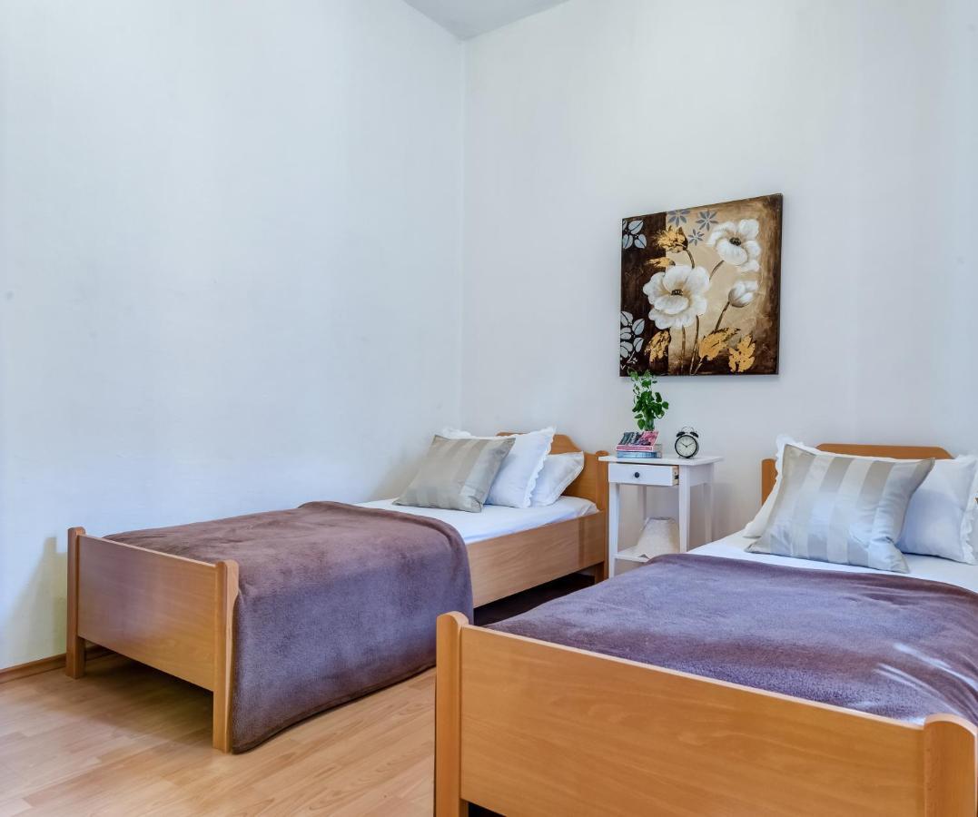 Apartments Bralic Vis Luaran gambar
